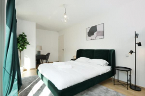 2BR Apt 100 m2 w Terrace, Free Parking, Business or Leisure